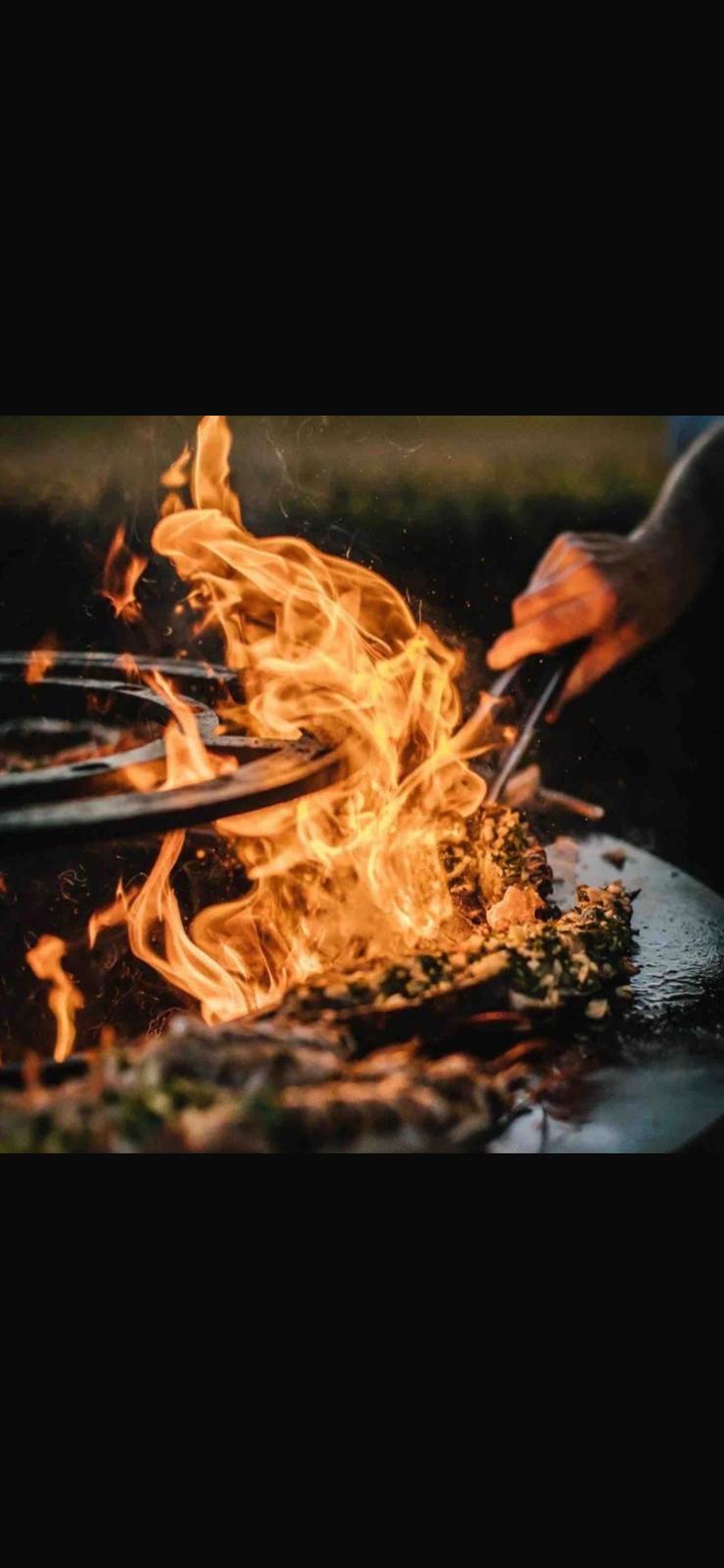 Brasero et cuisine au feu, animation traiteur événementiel en Normandie