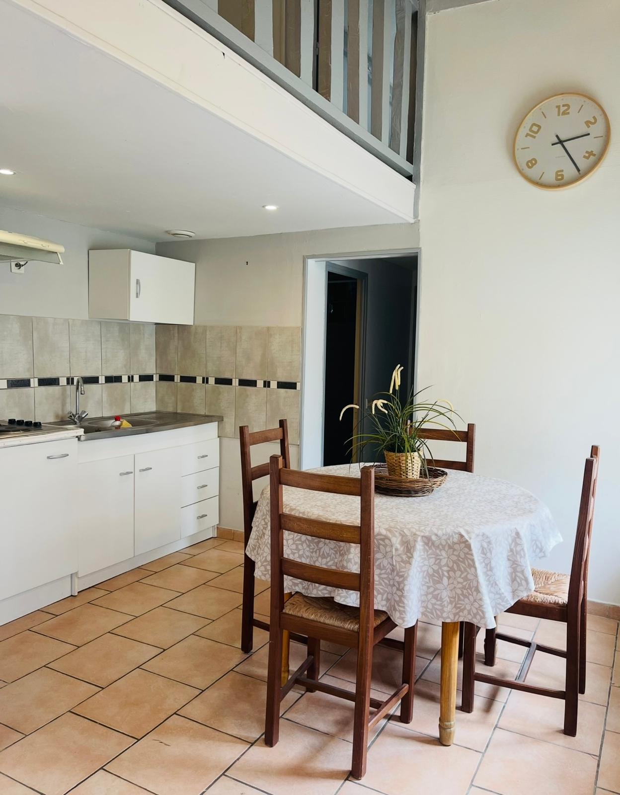 Cuisine équipée du gîte pour couchage de groupe en Normandie